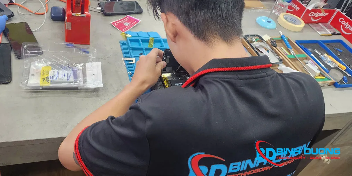 Thay màn hình điện thoại iphone xs lấy liền bình dương